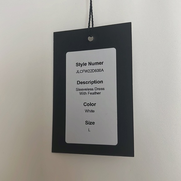 NEVER WORN ** NEW WITH TAGS WHITE FEATHER MINI - Picture 4 of 8